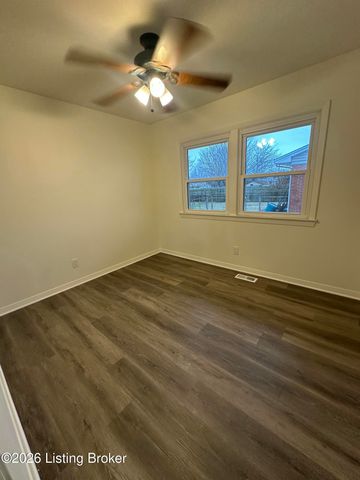 4806 Mid Dr, Louisville, KY 40272