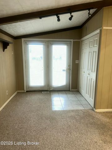 4806 Mid Dr, Louisville, KY 40272