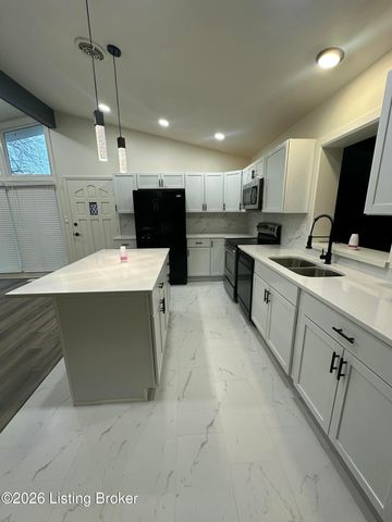 4806 Mid Dr, Louisville, KY 40272