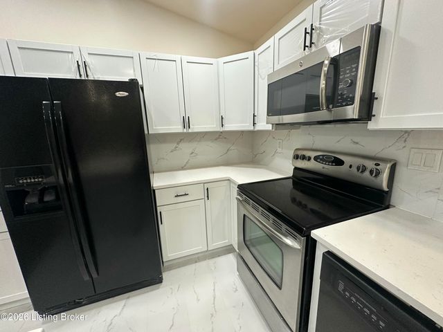 4806 Mid Dr, Louisville, KY 40272