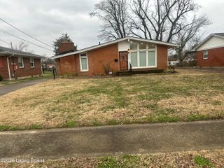 4806 Mid Dr, Louisville, KY 40272