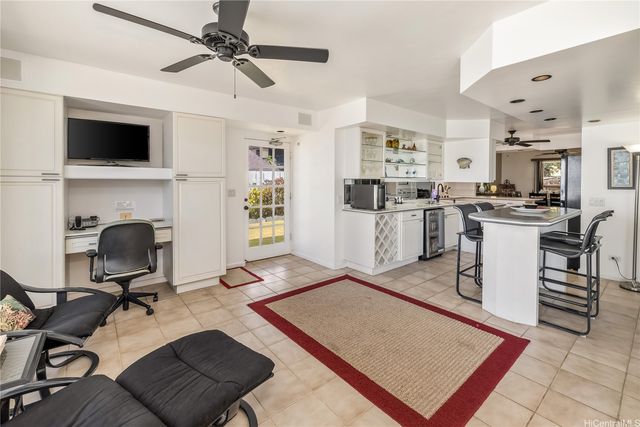 1410 Ehupua Street, Honolulu, HI 96821