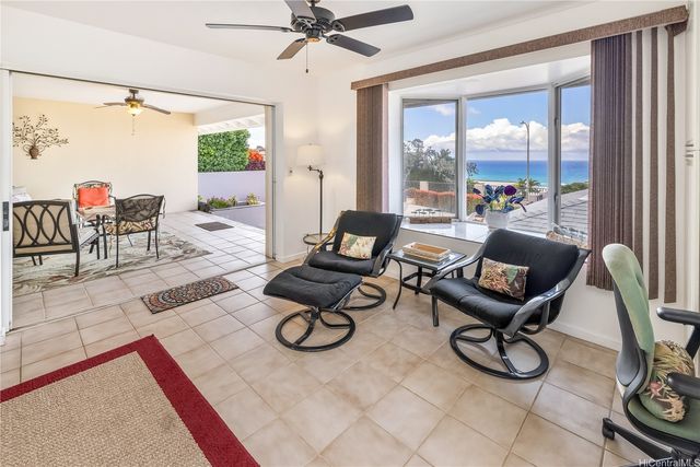 1410 Ehupua Street, Honolulu, HI 96821