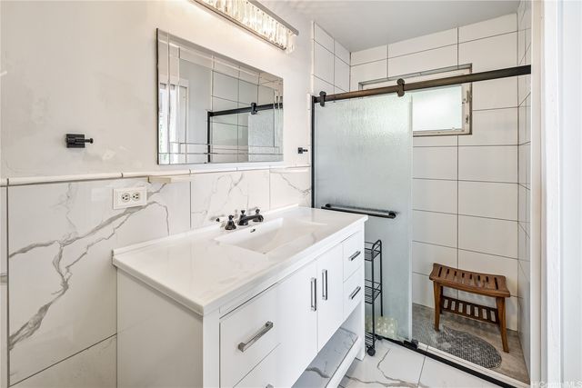 1410 Ehupua Street, Honolulu, HI 96821