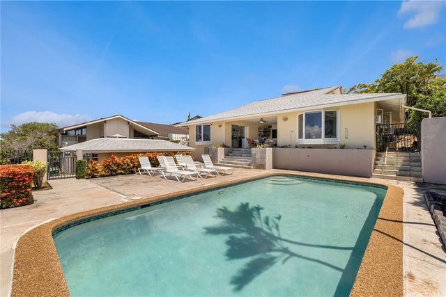 1410 Ehupua Street, Honolulu, HI 96821