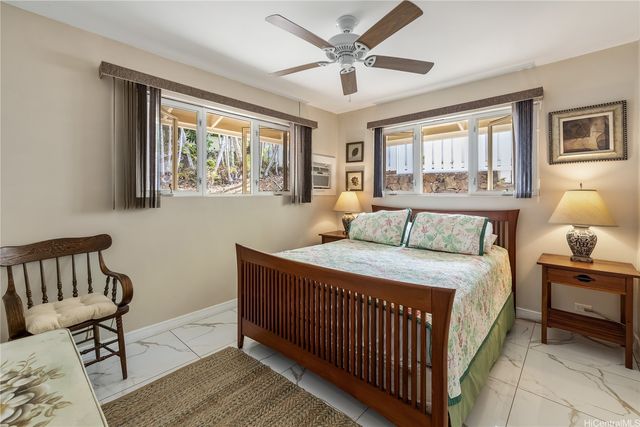 1410 Ehupua Street, Honolulu, HI 96821