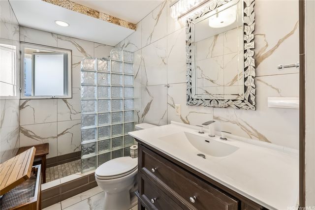 1410 Ehupua Street, Honolulu, HI 96821