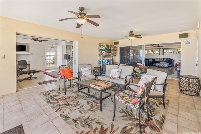 1410 Ehupua Street, Honolulu, HI 96821