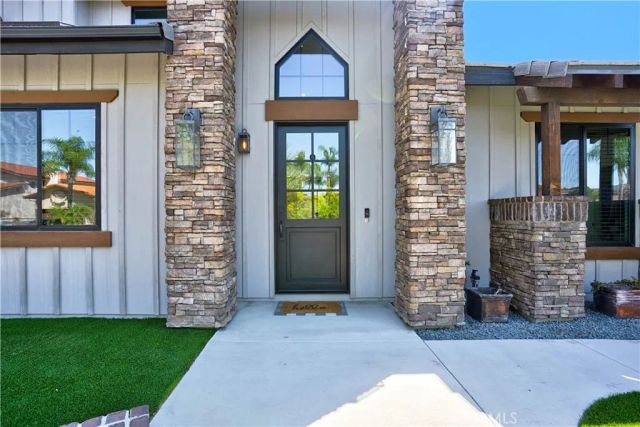 29800 Redwood Drive, Canyon Lake, CA 92587