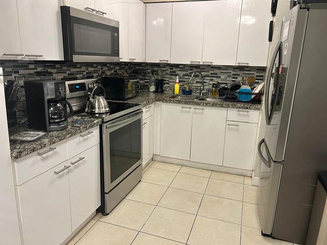 1530 SW 68th Ave, North Lauderdale, FL 33068