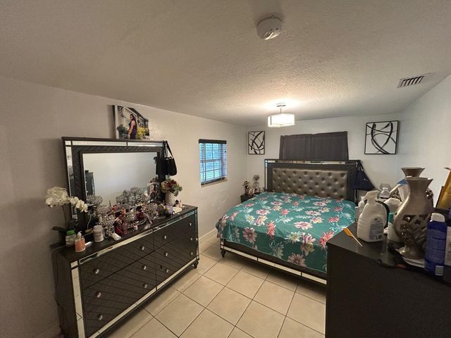 1530 SW 68th Ave, North Lauderdale, FL 33068