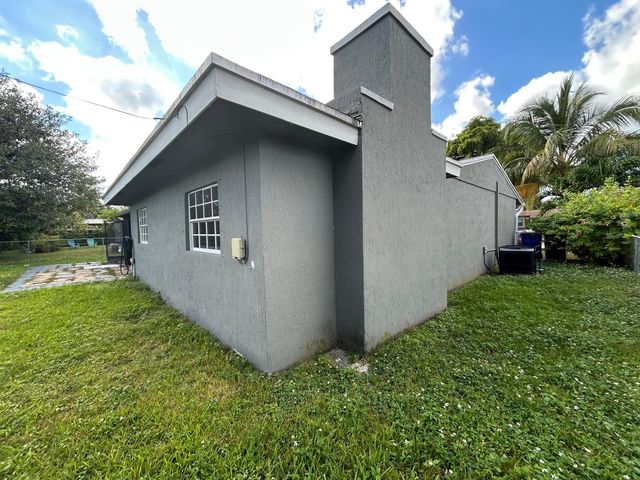 1530 SW 68th Ave, North Lauderdale, FL 33068