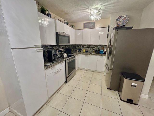 1530 SW 68th Ave, North Lauderdale, FL 33068