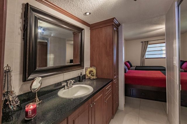 4270 NW 40th Street 105, Lauderdale Lakes, FL 33319