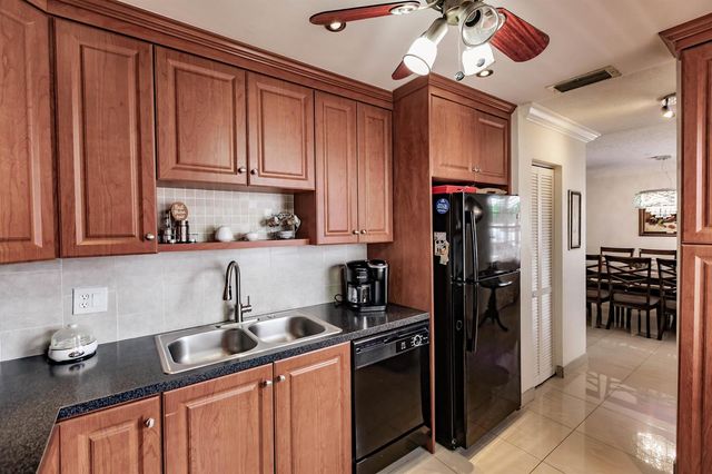 4270 NW 40th Street 105, Lauderdale Lakes, FL 33319