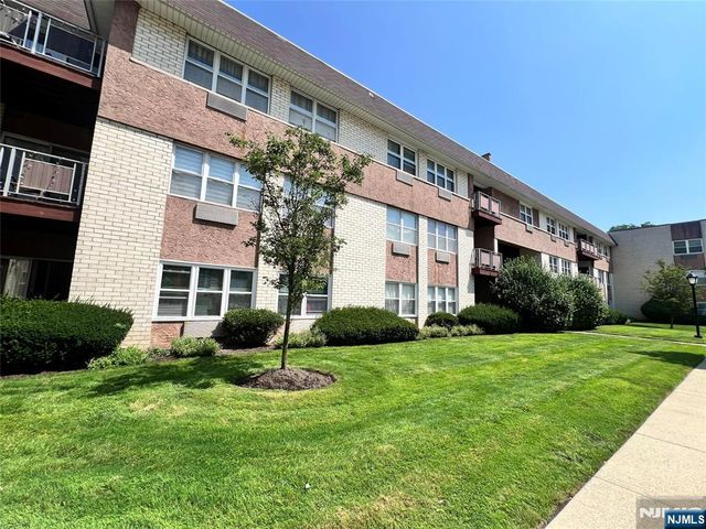1111 River Road D5, Edgewater, NJ 07020