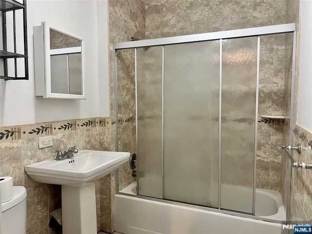 1111 River Road D5, Edgewater, NJ 07020