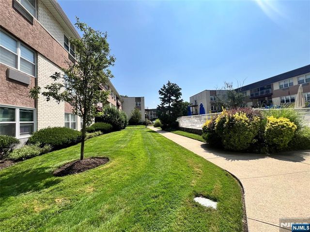 1111 River Road D5, Edgewater, NJ 07020