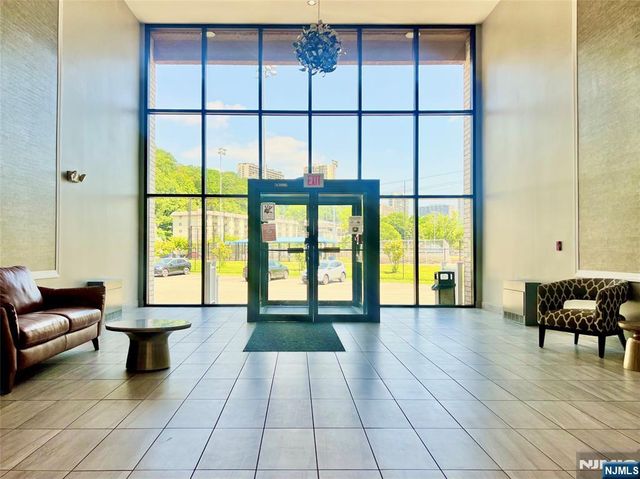 1111 River Road D5, Edgewater, NJ 07020