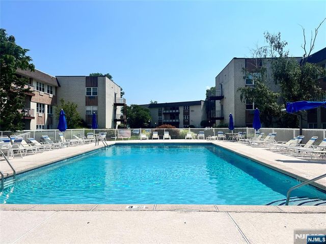 1111 River Road D5, Edgewater, NJ 07020