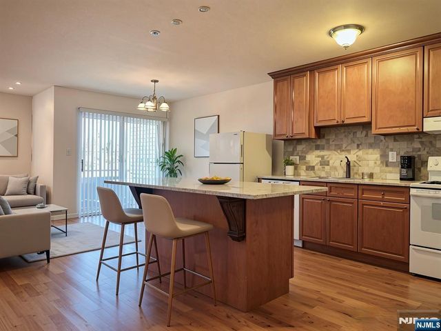 1111 River Road D5, Edgewater, NJ 07020