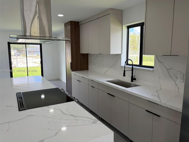 2420 NW 154th Street ., Miami Gardens, FL 33054