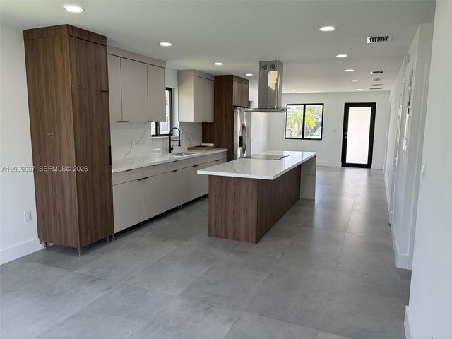 2420 NW 154th Street ., Miami Gardens, FL 33054