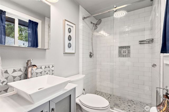 11921 Farwest Drive SW, Lakewood, WA 98498