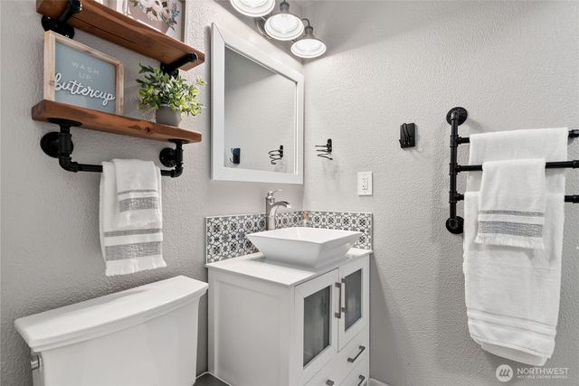 11921 Farwest Drive SW, Lakewood, WA 98498