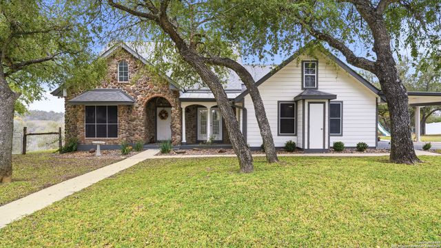 226 Broken Arrow, Floresville, TX 78114