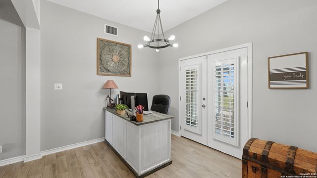 226 Broken Arrow, Floresville, TX 78114