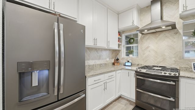 226 Broken Arrow, Floresville, TX 78114