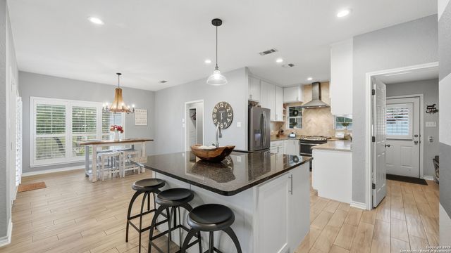 226 Broken Arrow, Floresville, TX 78114