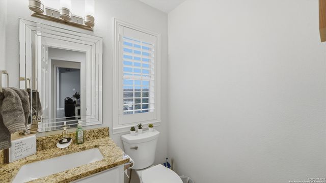 226 Broken Arrow, Floresville, TX 78114