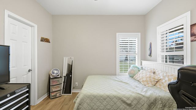 226 Broken Arrow, Floresville, TX 78114