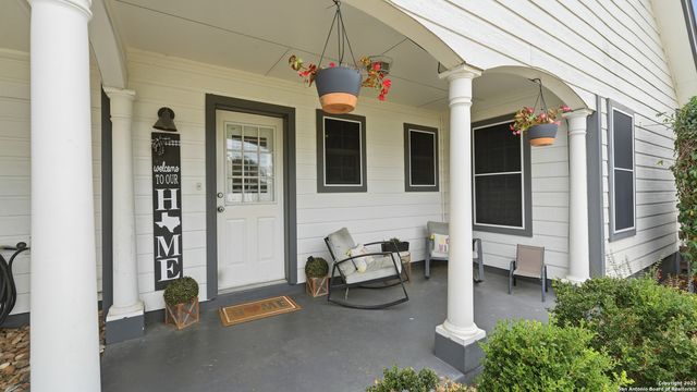 226 Broken Arrow, Floresville, TX 78114