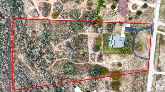 226 Broken Arrow, Floresville, TX 78114