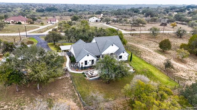 226 Broken Arrow, Floresville, TX 78114