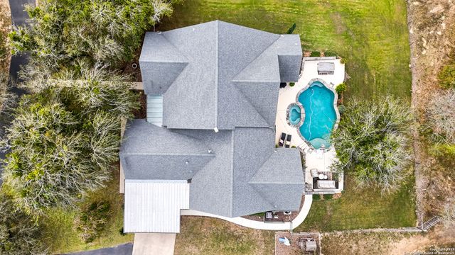 226 Broken Arrow, Floresville, TX 78114