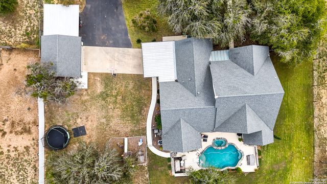 226 Broken Arrow, Floresville, TX 78114