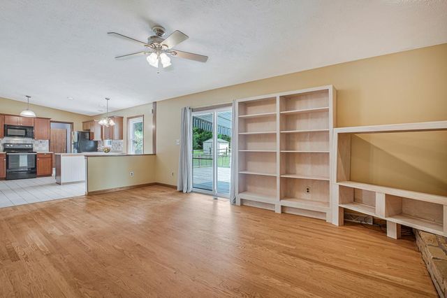 821 W PADONIA RD, Cockeysville, MD 21030