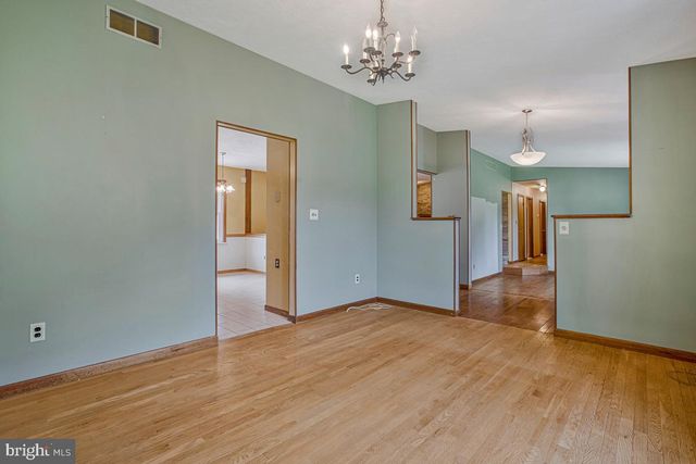 821 W PADONIA RD, Cockeysville, MD 21030