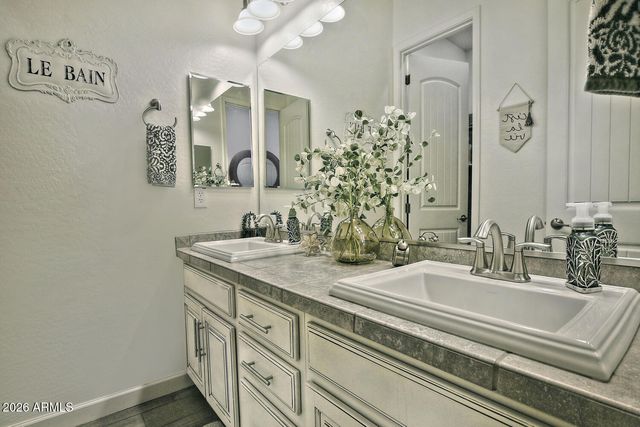 924 E DUMBARTON Avenue, Gilbert, AZ 85298