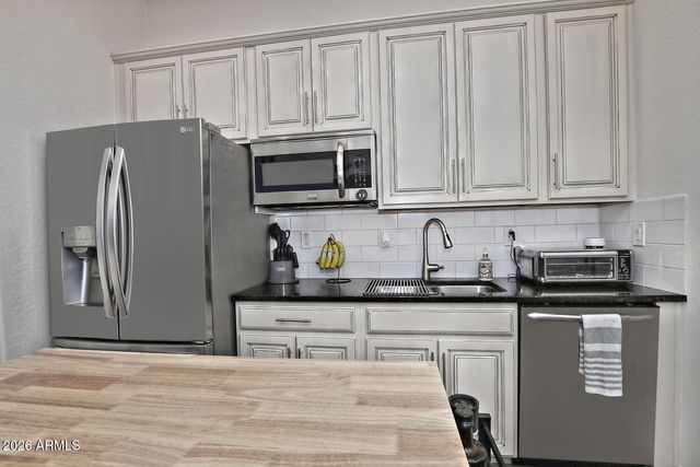 924 E DUMBARTON Avenue, Gilbert, AZ 85298