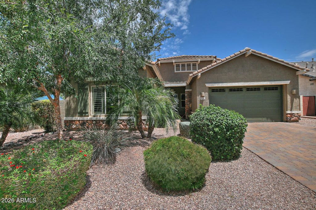 924 E DUMBARTON Avenue, Gilbert, AZ 85298 — photo 2