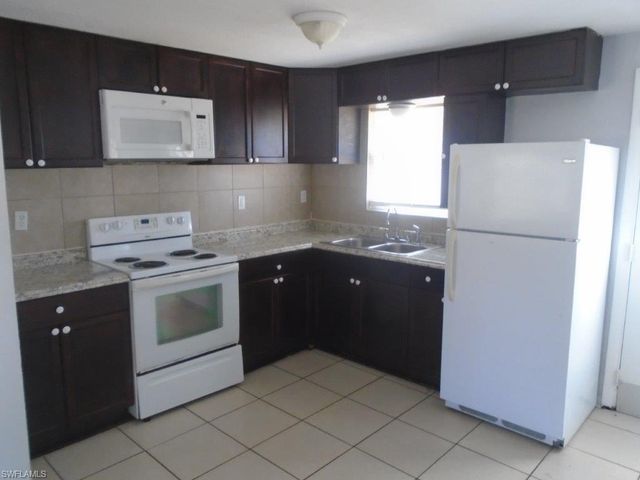 1627 Beachwood DR, North Fort Myers, FL 33903