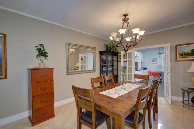 840 Threadneedle Street E 208, Houston, TX 77079