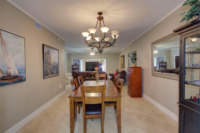 840 Threadneedle Street E 208, Houston, TX 77079