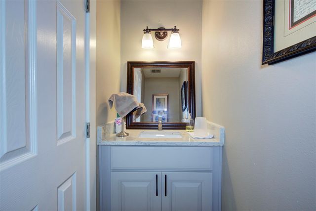 840 Threadneedle Street E 208, Houston, TX 77079