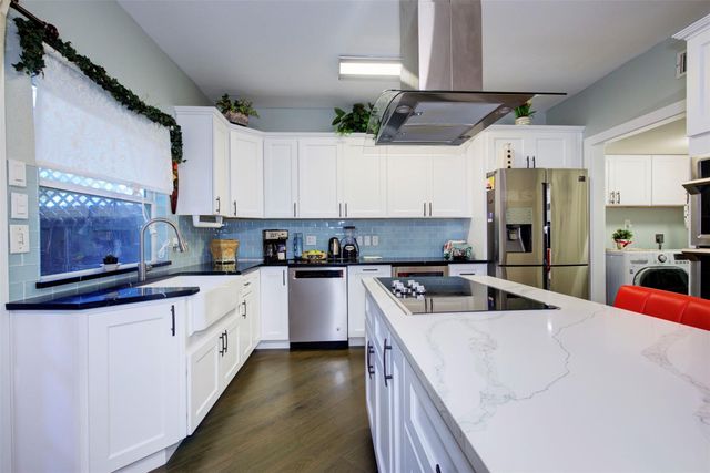 840 Threadneedle Street E 208, Houston, TX 77079